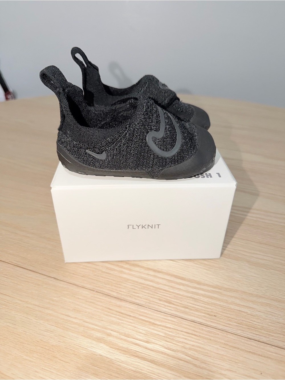 Nike Kids Black Flyknit Slip-On Sneakers